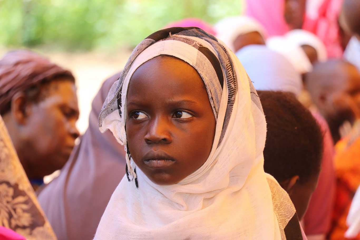 ​Uganda’da öğrenciler ağaç altında eğitim görüyor